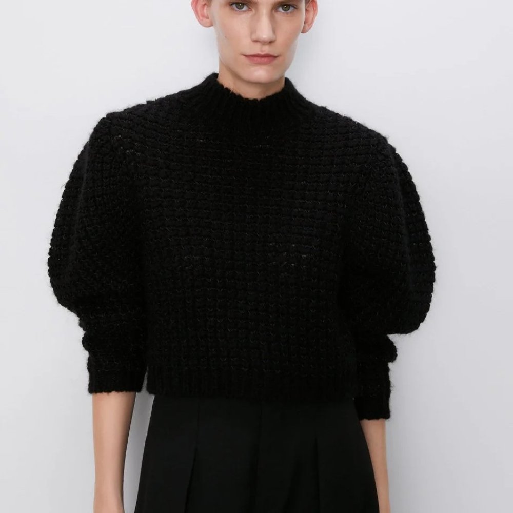 BLACK ZARA CROP KNIT SWEATER